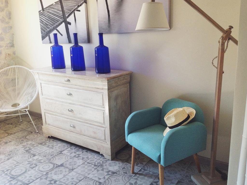 Le Mas Des Brune Saint-Laurent-dʼAigouze Zimmer foto